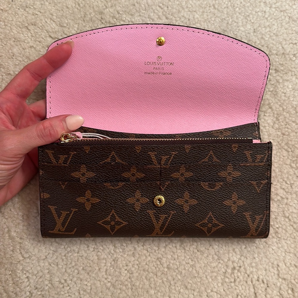 Louis Vuitton- like- wallet never used bought from poshmark